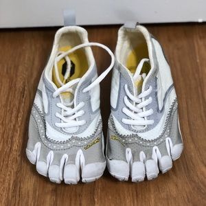 Brand New Vibrant five finger athletic shoes
